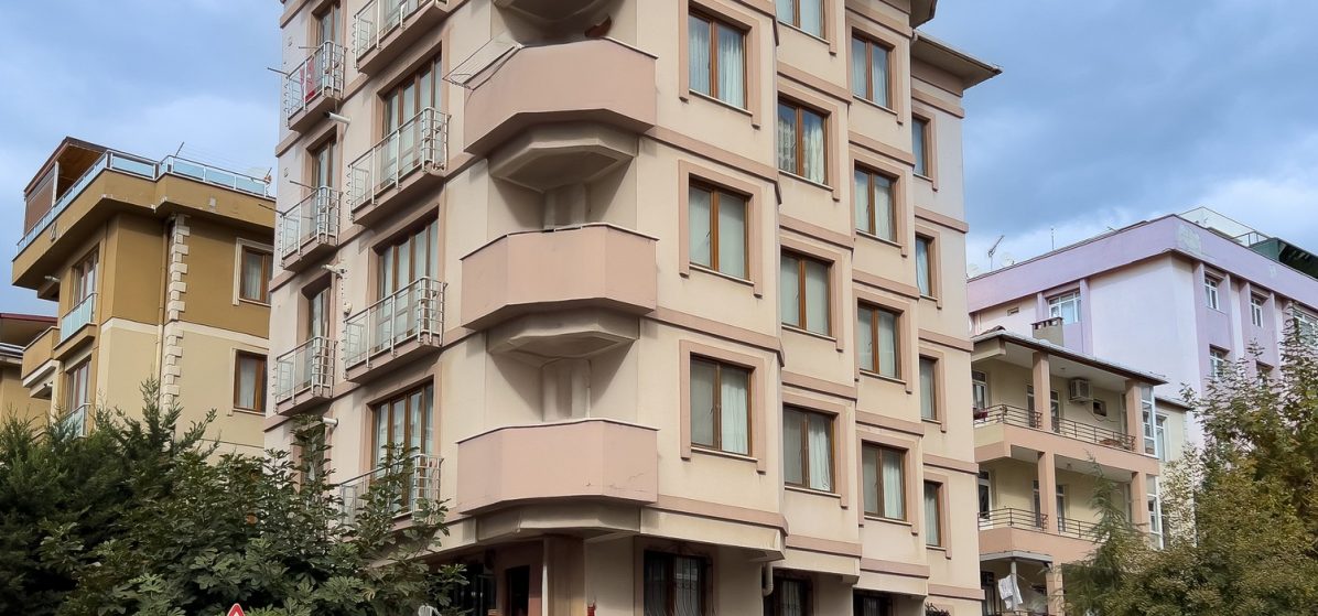 Dr. Osman Araz Apartmanı