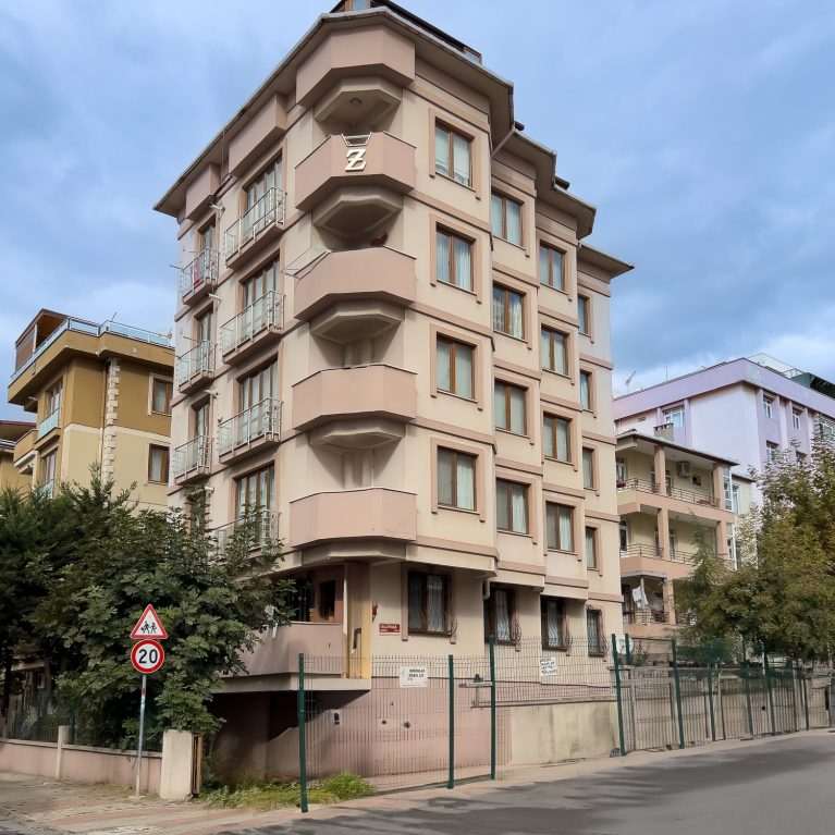 Dr. Osman Araz Apartmanı