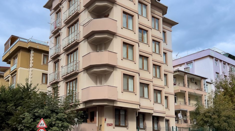 Dr. Osman Araz Apartmanı