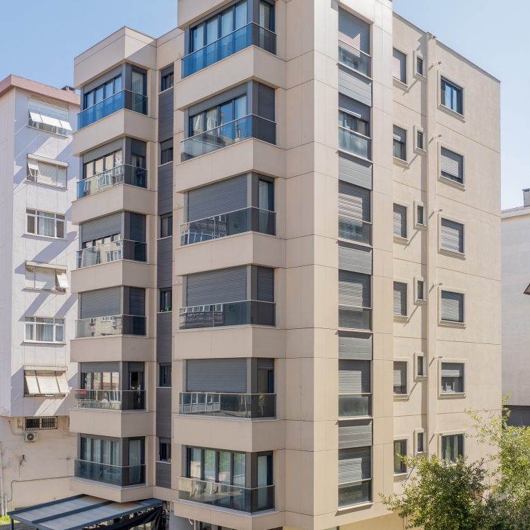 Yag╠åmur Apartman─▒ 02