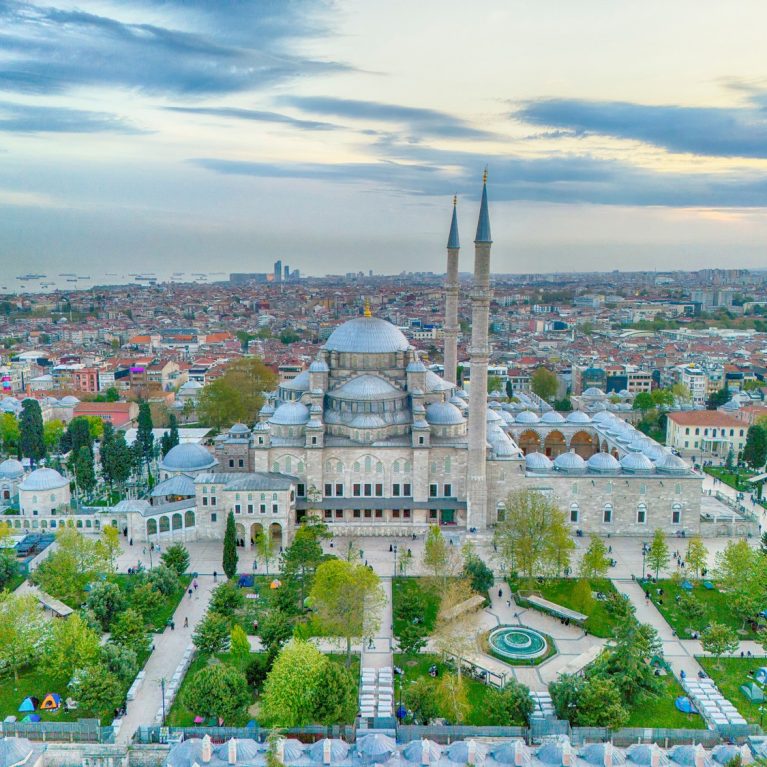 Turkiye Stunning Aerial View of the Fatih Mosque in Istanbul. A breathtaking aerial perspective of the Fatih Mosque, a prominent landmark in Istanbul, Turkey. Sultanahmet, Suleymaniye, Hagia Sophia